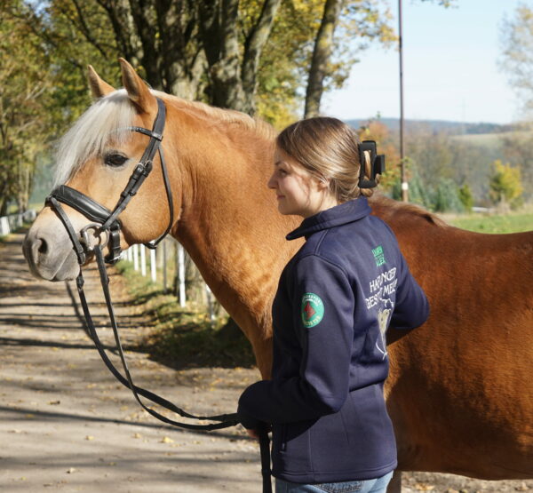 Softshell-Jacke mit Gestütslogo – Bild 2