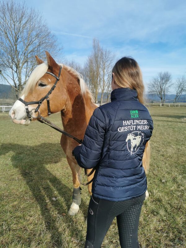 Steppjacke mit Gestütslogo